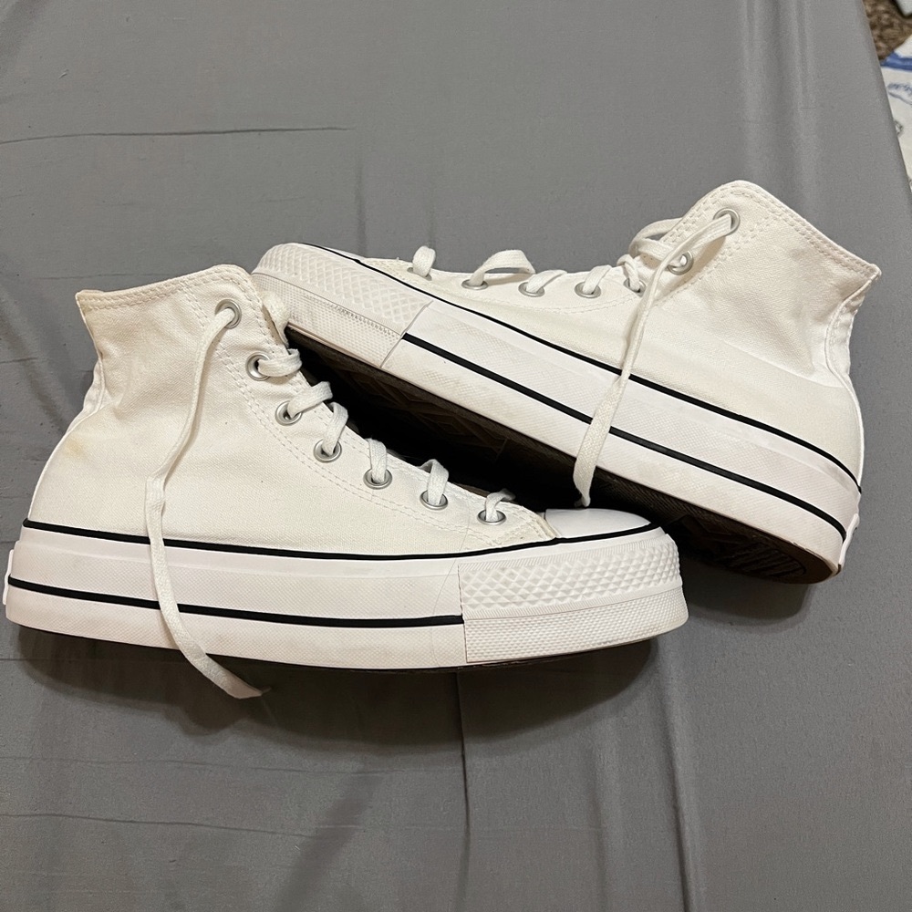 WOMENS WHITE PLATFORM CONVERSE SIZE 9